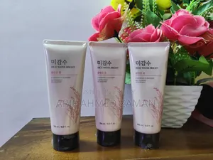The Face Shop Rice Water Bright Foaming Cleanser 150 Ml