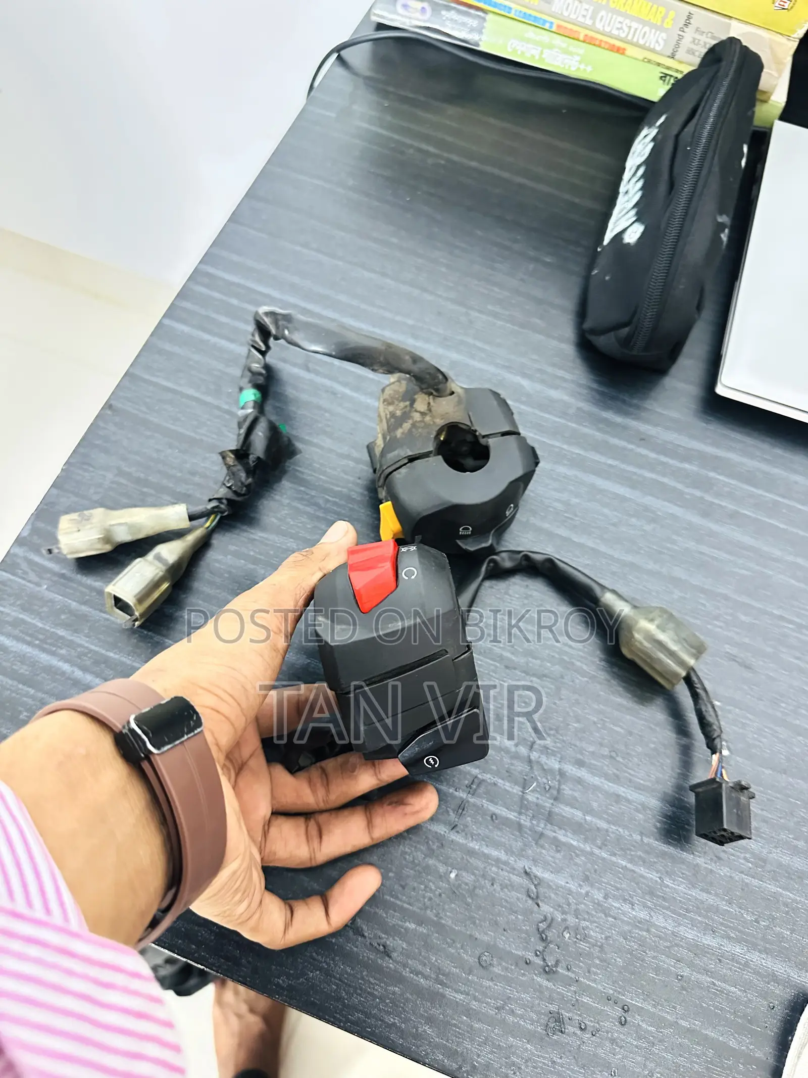 টিভিএস ৪ভি স্টক চাপা