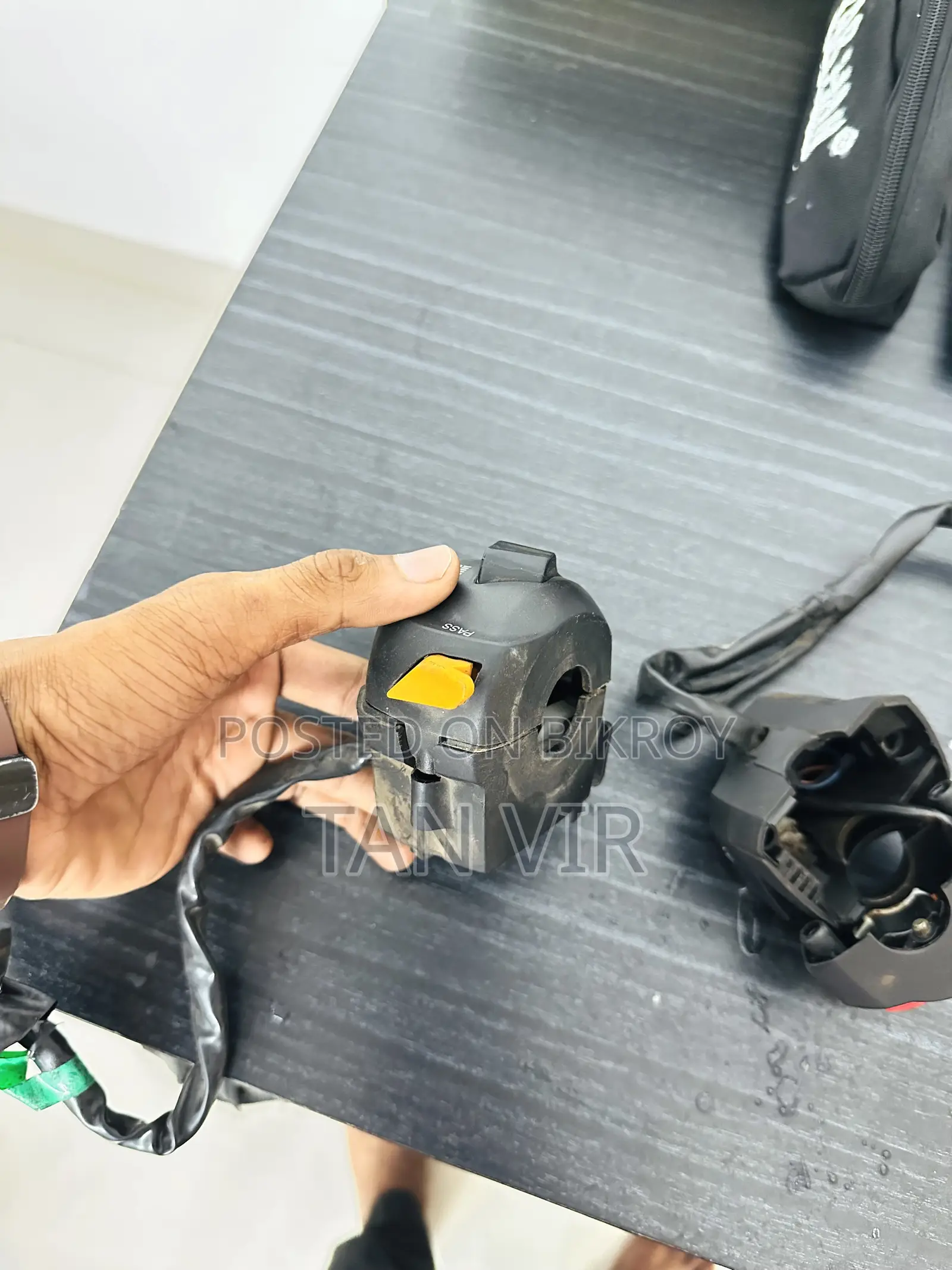 টিভিএস ৪ভি স্টক চাপা