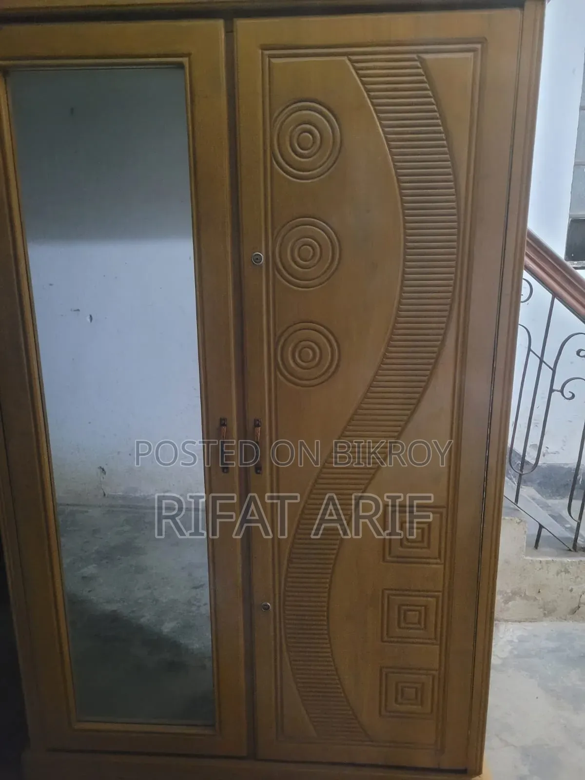 সেগুন কাঠের আলমারি