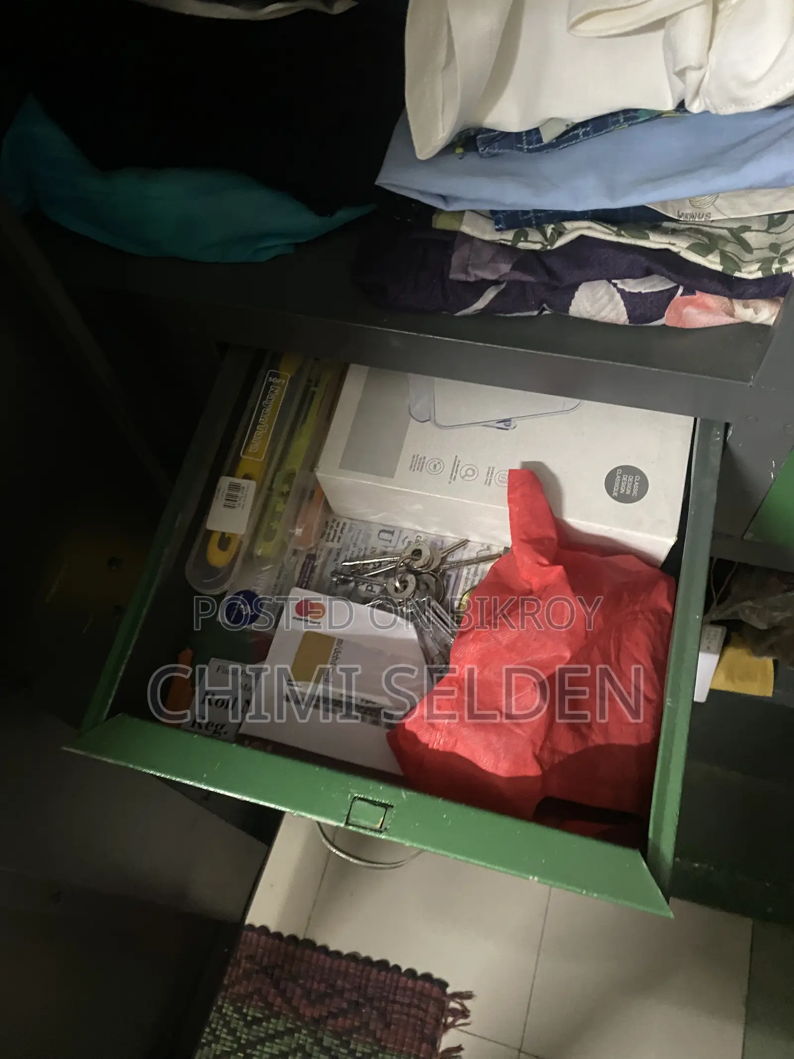 মেটাল আলমারি