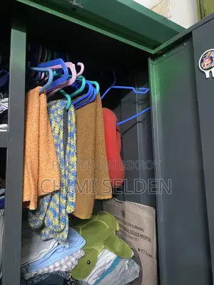 মেটাল আলমারি