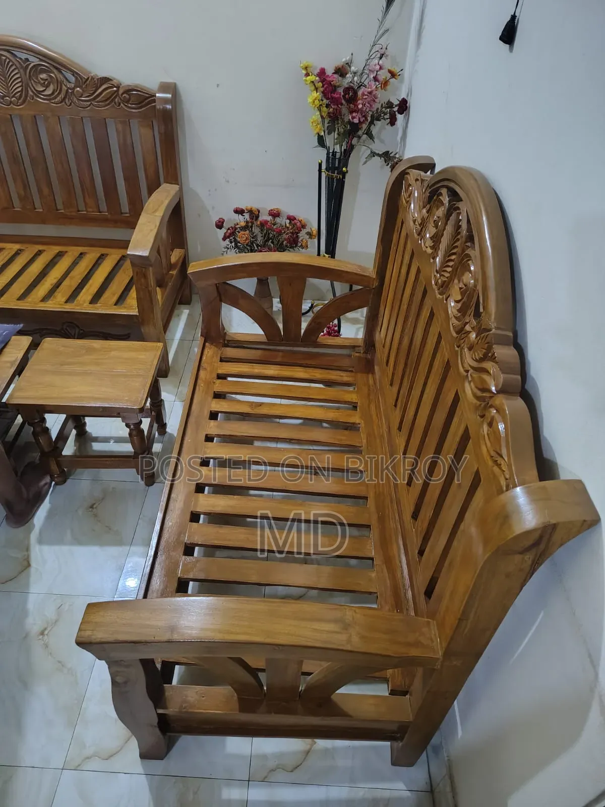 ২ ২ ১ এক সেট সোফা বিক্রি করা হবে