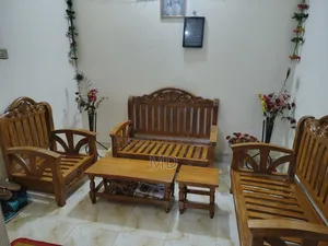 ২ ২ ১ এক সেট সোফা বিক্রি করা হবে