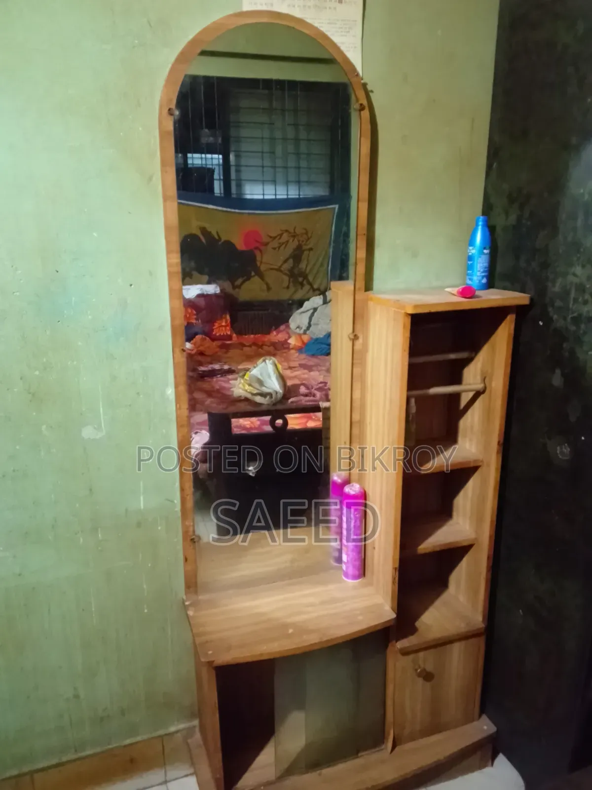 ড্রেসিং টেবিল