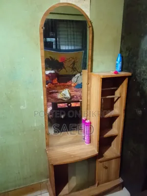 ড্রেসিং টেবিল