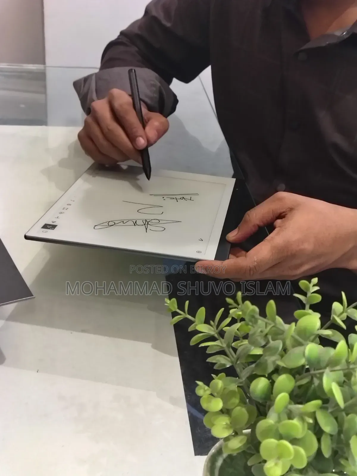 reMarkable 2 Paper Tablet With Marker & Box (Like New)