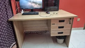 ব্যবহৃত অফিস টেবিল