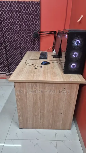 ব্যবহৃত অফিস টেবিল