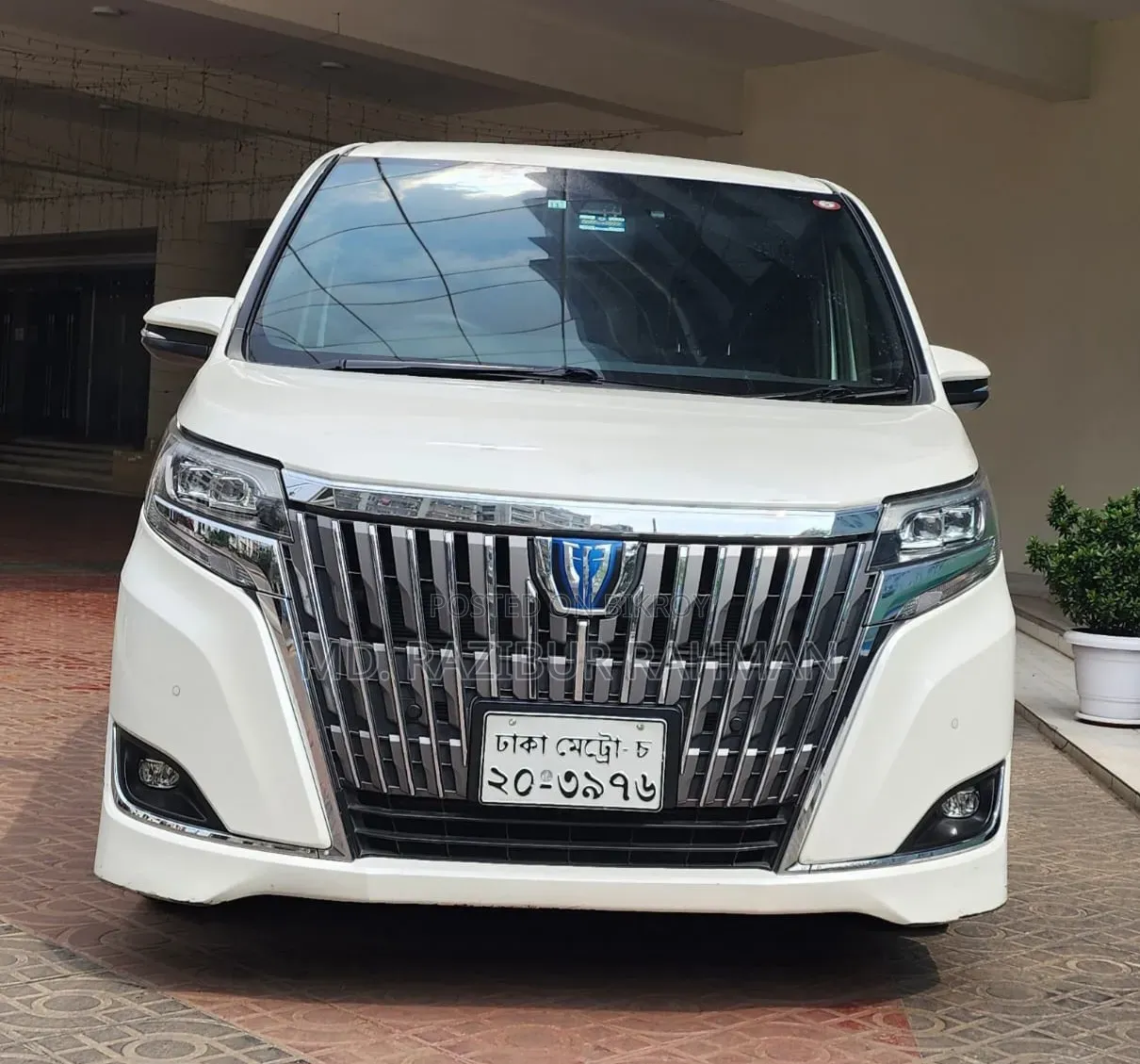Toyota Esquire 1.8 Front-Wheel Drive Hybrid (7 seater) 2019 Pearl