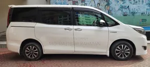 Toyota Esquire 1.8 Front-Wheel Drive Hybrid (7 seater) 2019 Pearl