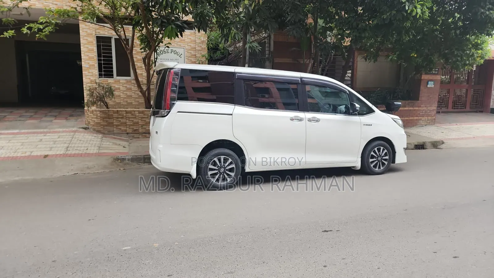 Toyota Esquire 1.8 Front-Wheel Drive Hybrid (7 seater) 2019 Pearl