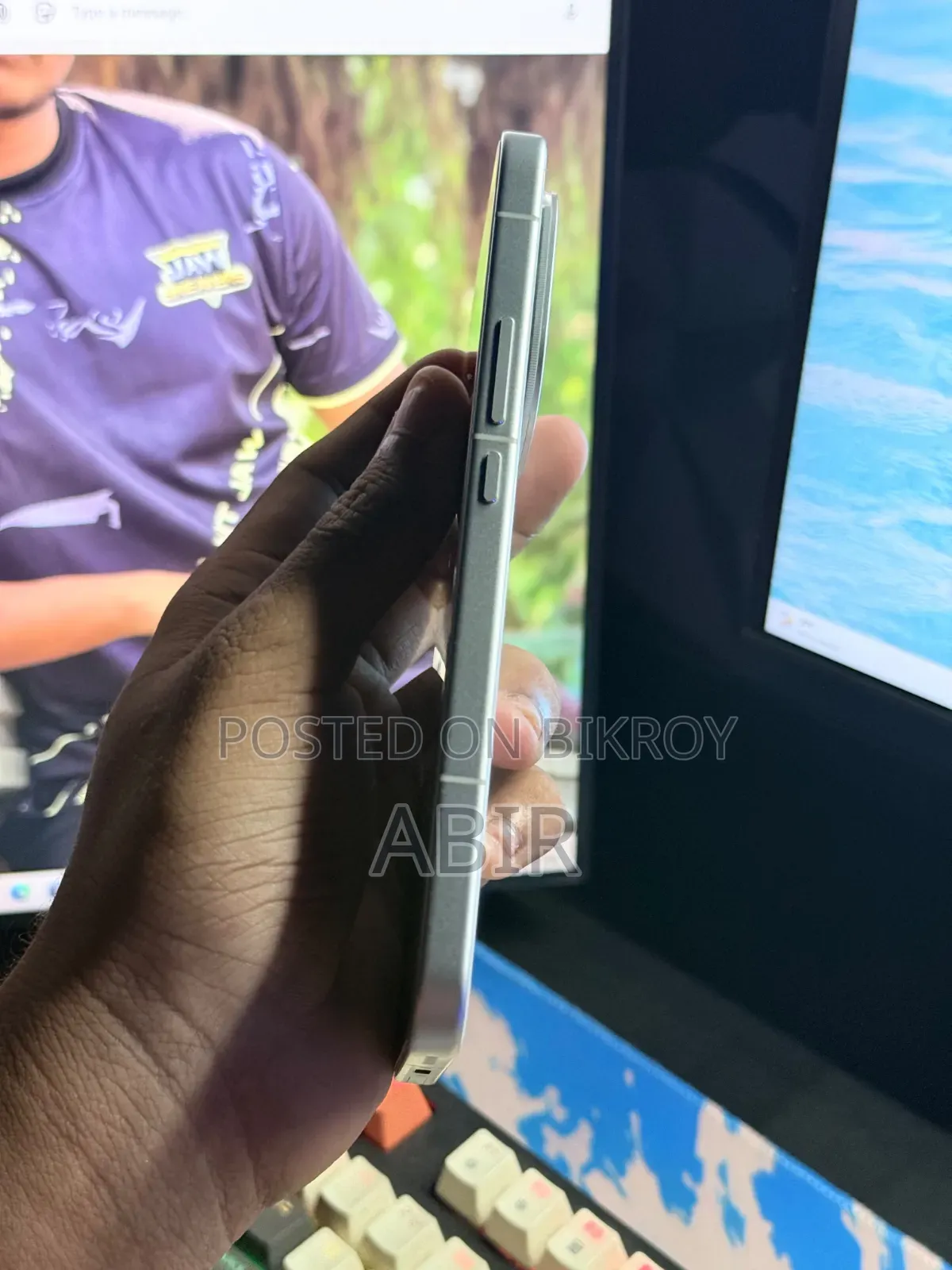 আইকিউওও ১৫ ২৫৬ জিবি সাদা