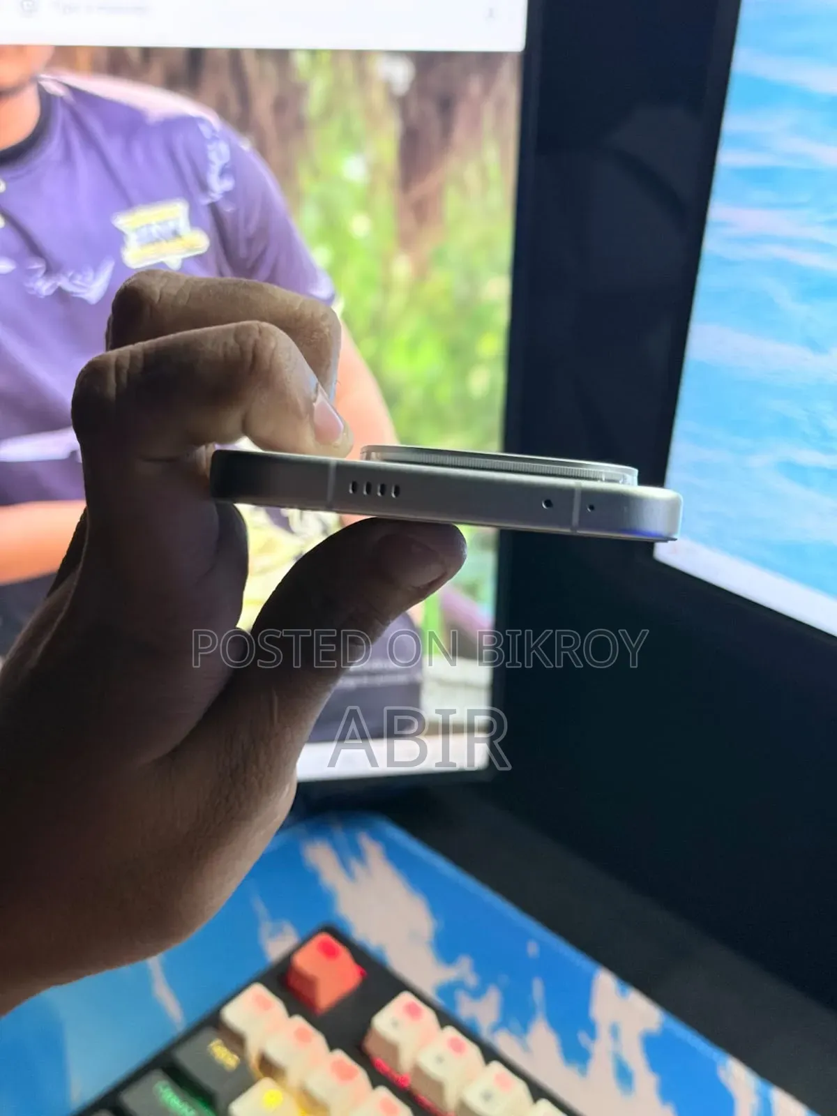 আইকিউওও ১৫ ২৫৬ জিবি সাদা
