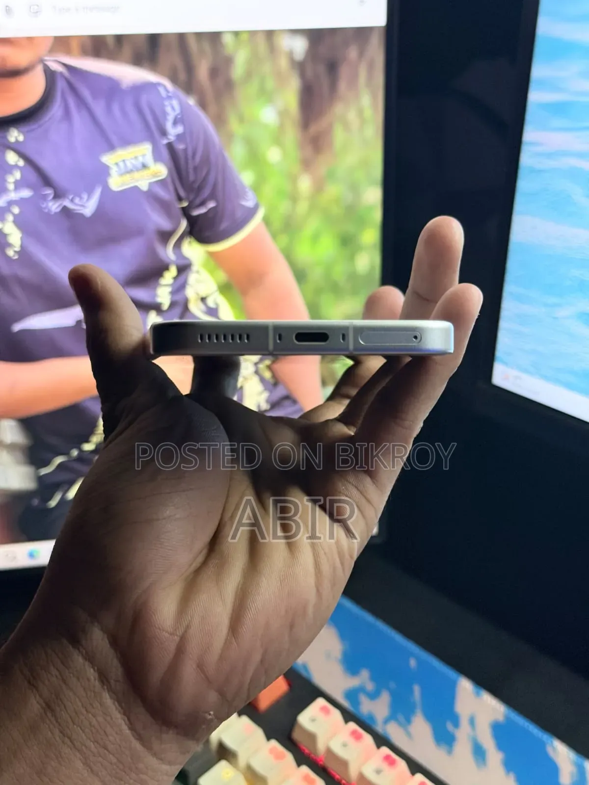 আইকিউওও ১৫ ২৫৬ জিবি সাদা