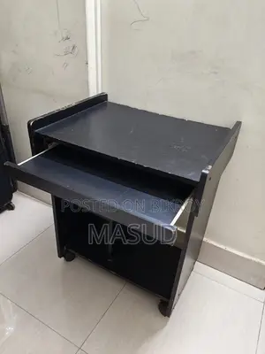 চেয়ার সহ কম্পিউটার টেবিল