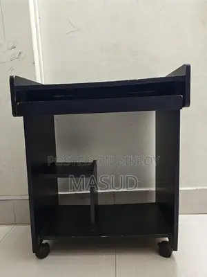 চেয়ার সহ কম্পিউটার টেবিল