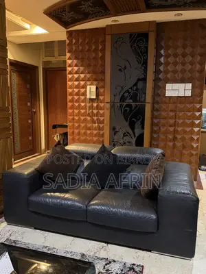 লেদার সোফা