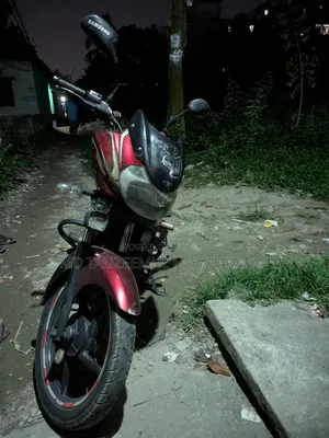 বাজাজ ডিসকভার ১০০ ২০১৬ লাল