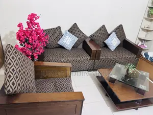 ভালো কন্ডিশন জরুরি ভিত্তিতে সোফা বিক্রি হবে
