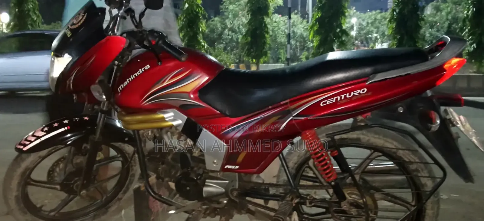 মহিন্দ্রা সেন্টুরো ২০১৭ লাল
