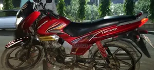 মহিন্দ্রা সেন্টুরো ২০১৭ লাল