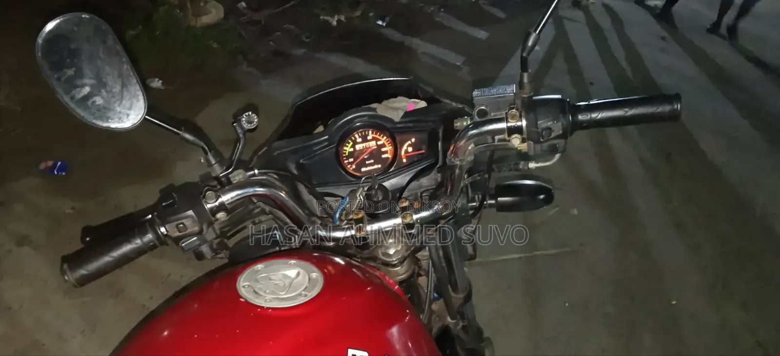 মহিন্দ্রা সেন্টুরো ২০১৭ লাল
