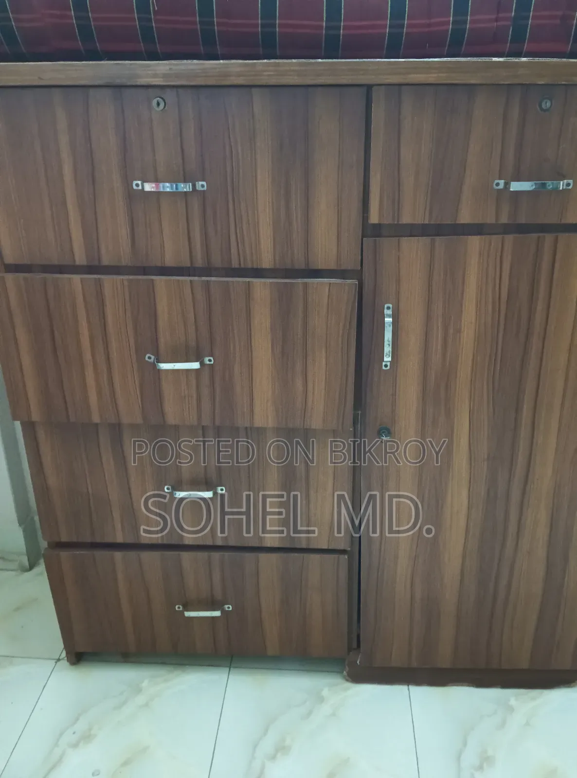 ওয়ার্ডরোব পুরাতন