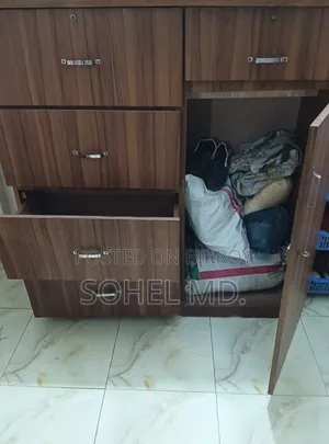 ওয়ার্ডরোব পুরাতন