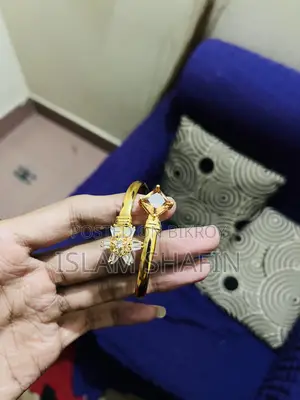 ওয়াচ অ্যান্ড ব্রেসলেট
