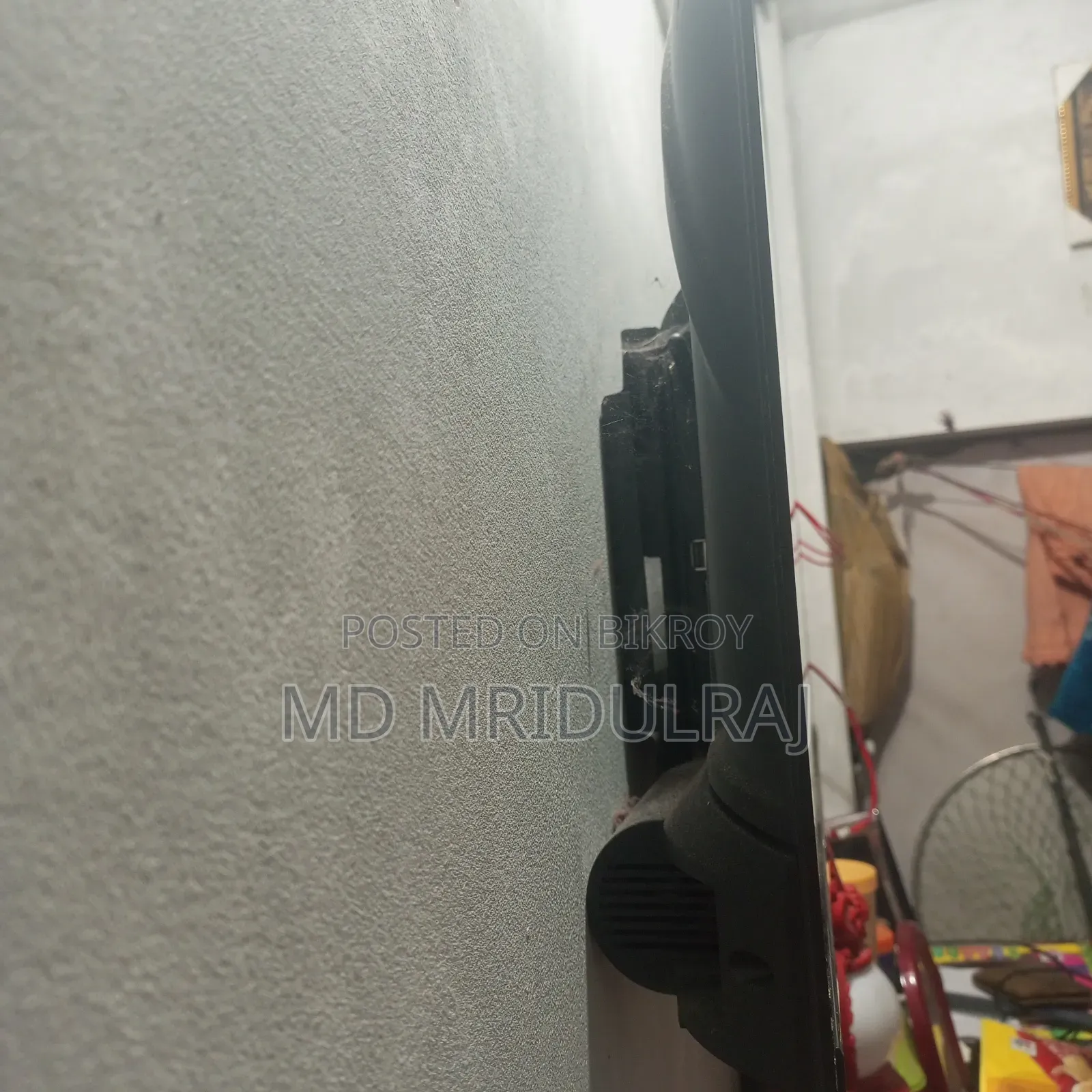 Singer LED TV