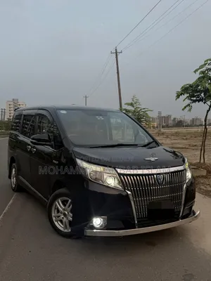 Toyota Esquire 1.8 FWD Hybrid (7 seater) 2015 Maroon