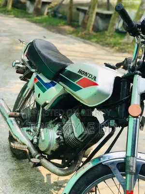 হোন্ডা ১৯৯২ হোয়াইট