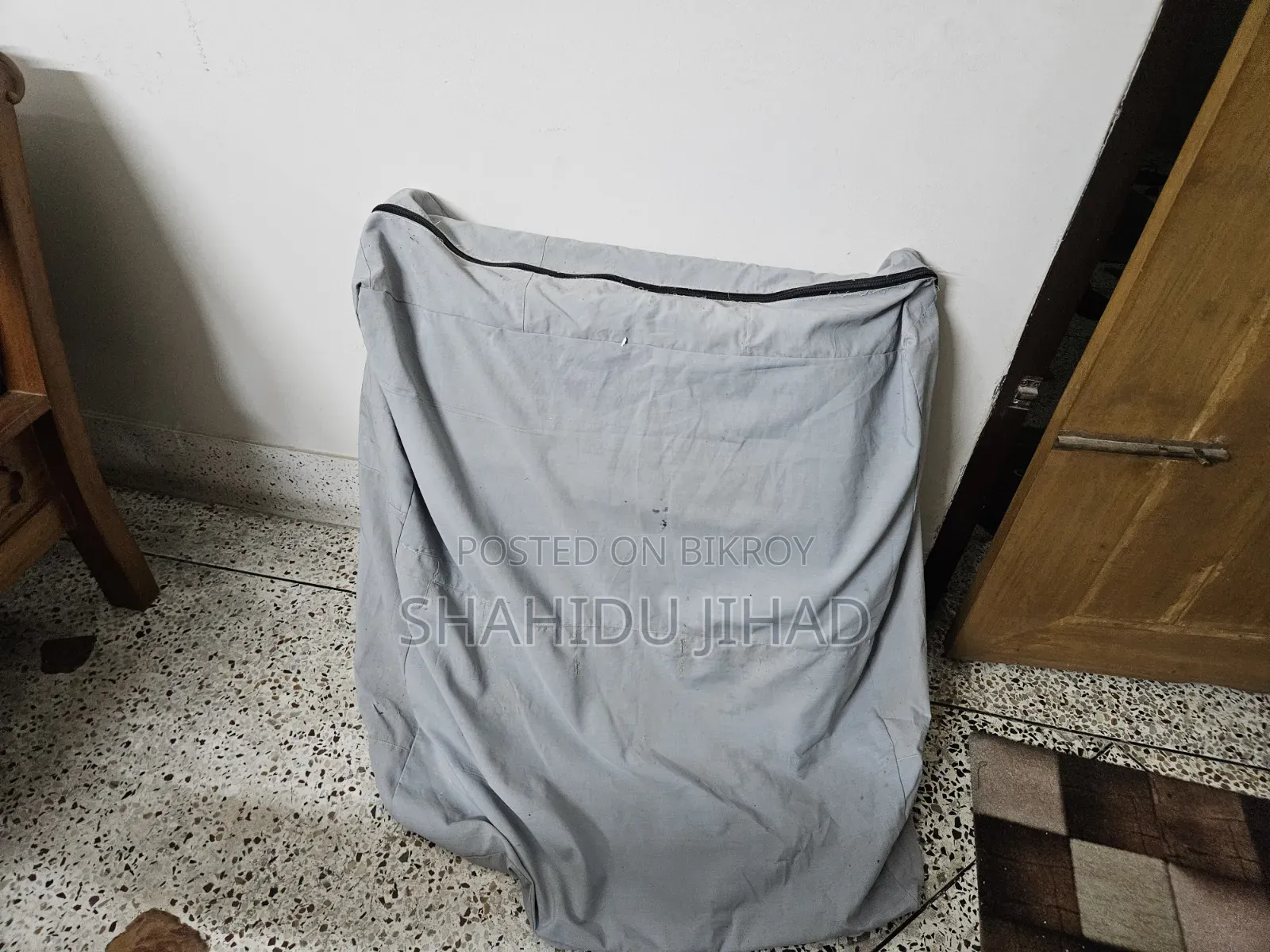একটি ফোল্ডিং ইজি চেয়ার, সান ডেক লাউঞ্জার বা লাঞ্চ ব্রেক কট বেড