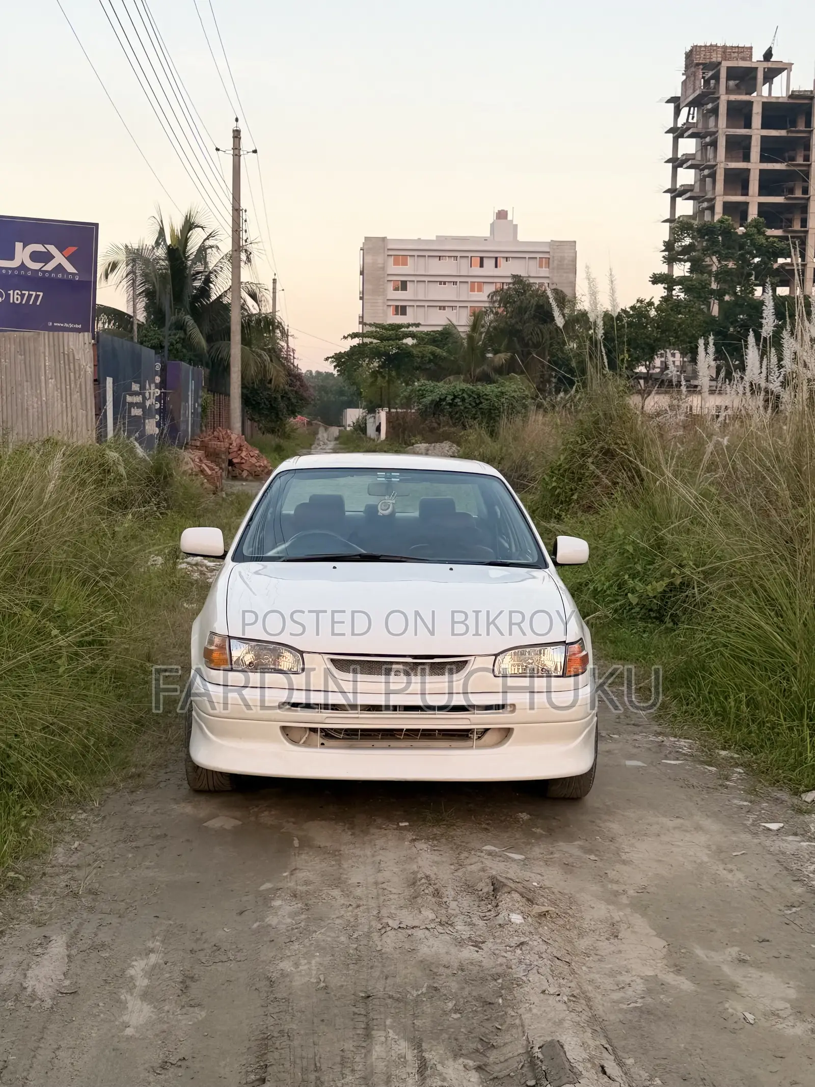 টয়োটা করোল্লা সেডান ১৯৯৯ সাদা
