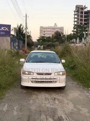 Toyota Corolla Sedan 1999 White