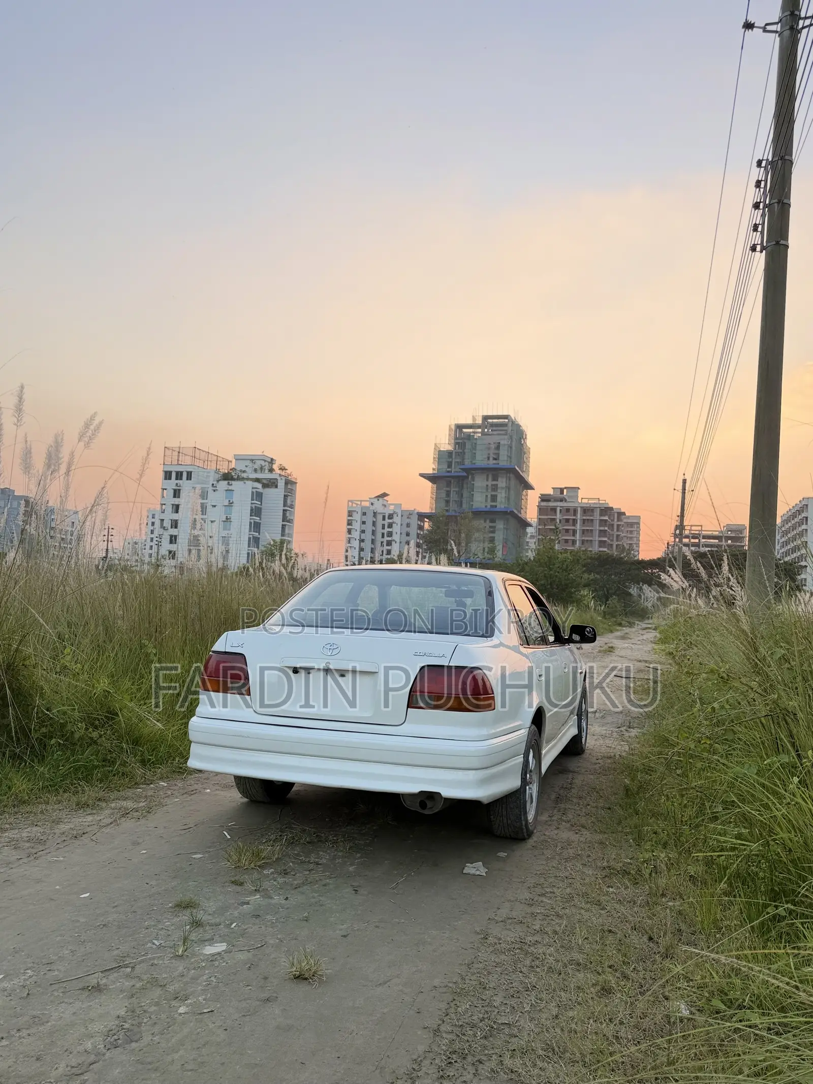 টয়োটা করোল্লা সেডান ১৯৯৯ সাদা