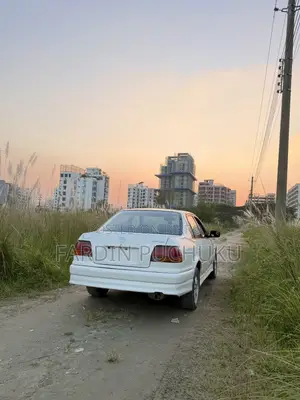 টয়োটা করোল্লা সেডান ১৯৯৯ সাদা