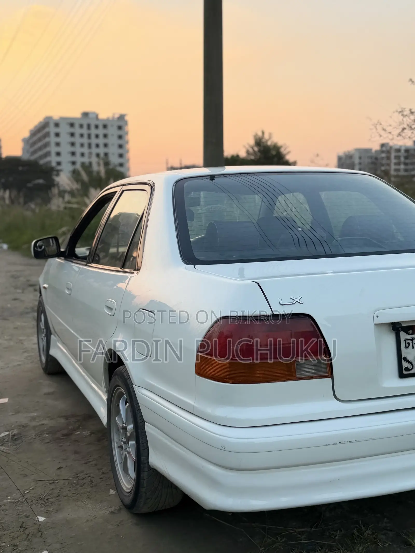 টয়োটা করোল্লা সেডান ১৯৯৯ সাদা