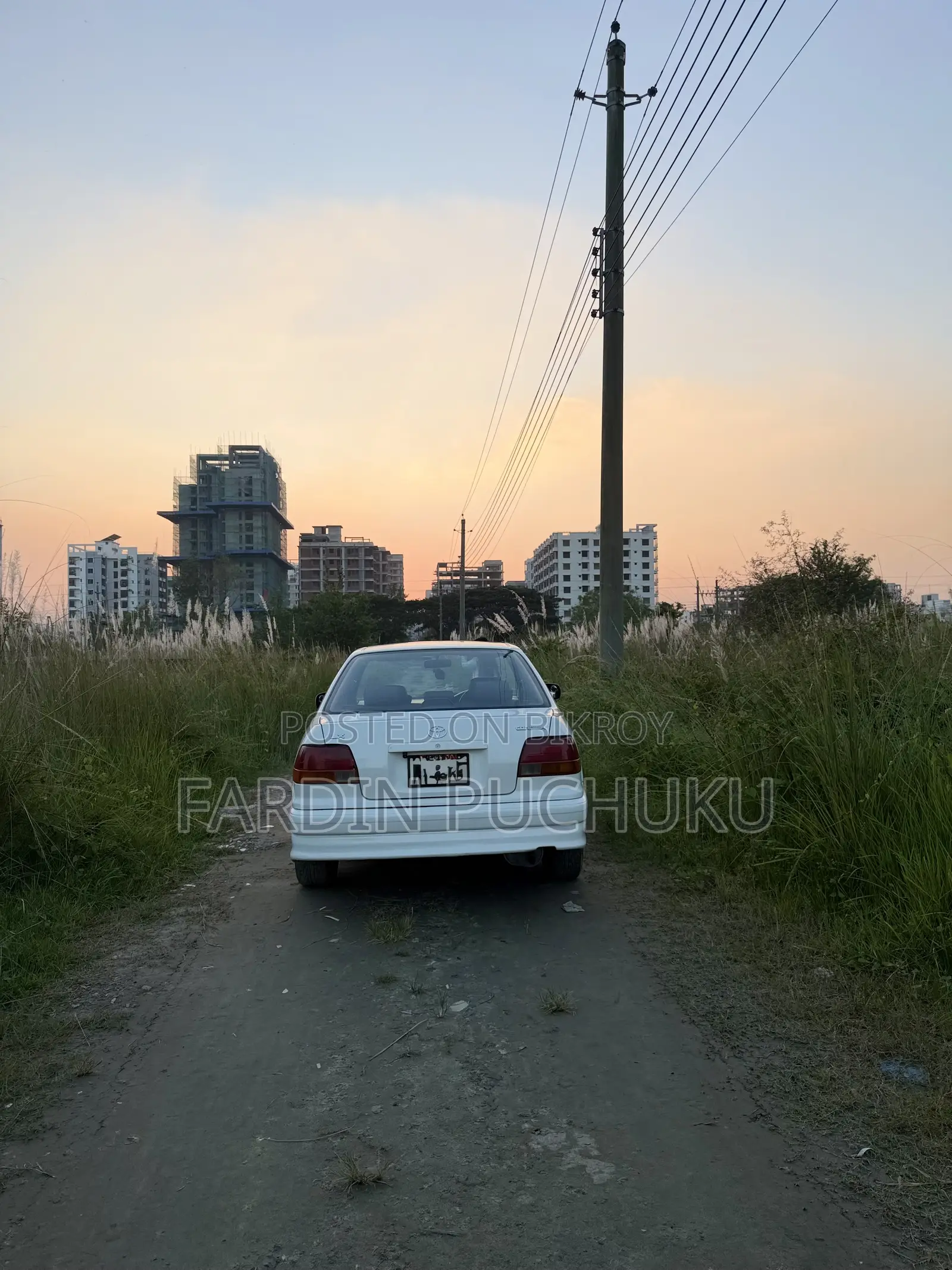 টয়োটা করোল্লা সেডান ১৯৯৯ সাদা