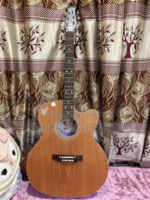 Signature Acoustic 6 String Guitar for Sell