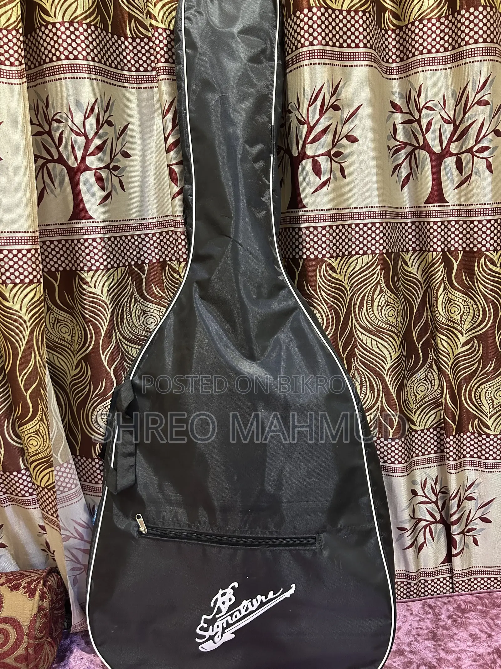 Signature Acoustic 6 String Guitar for Sell