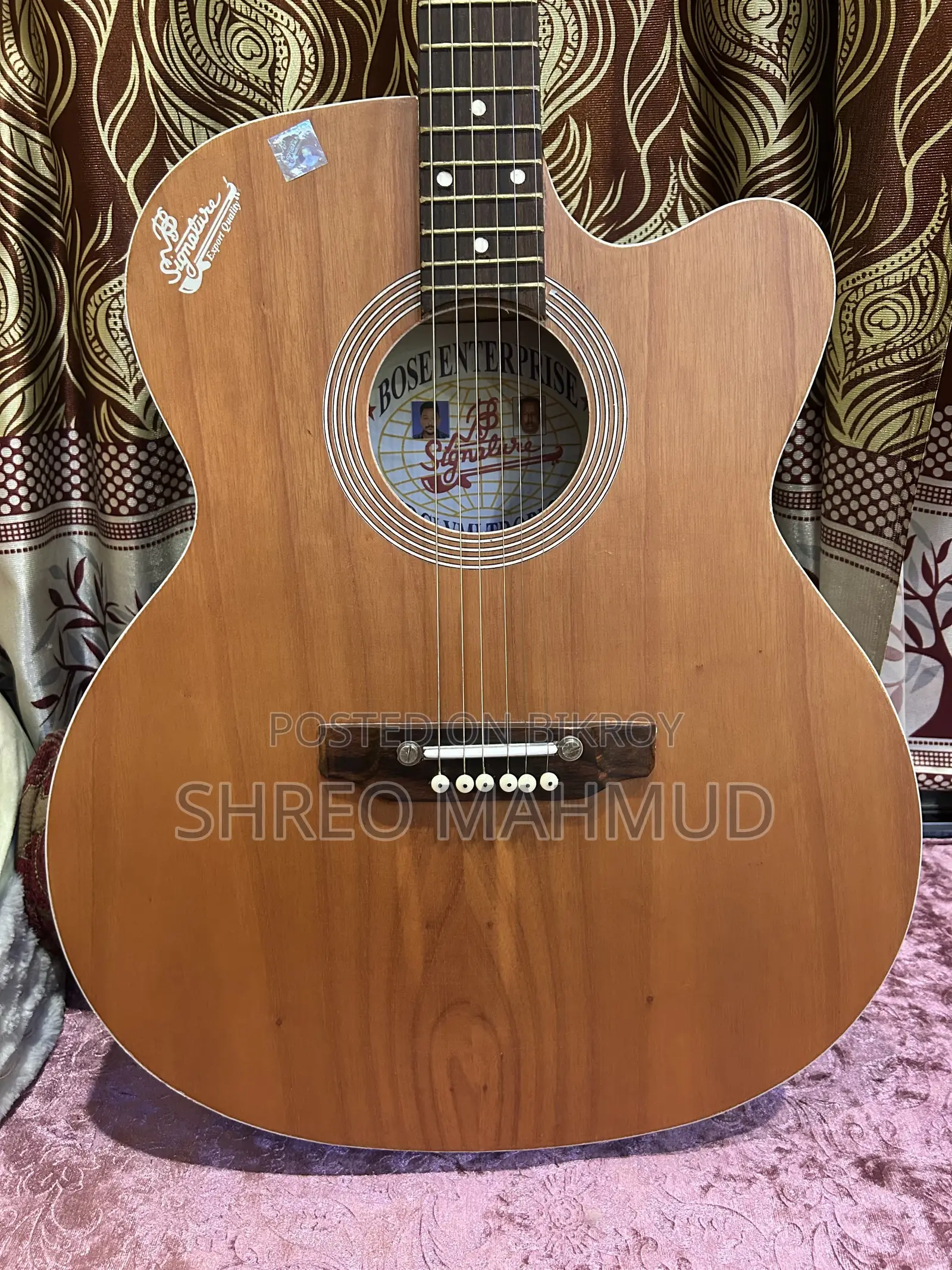 Signature Acoustic 6 String Guitar for Sell