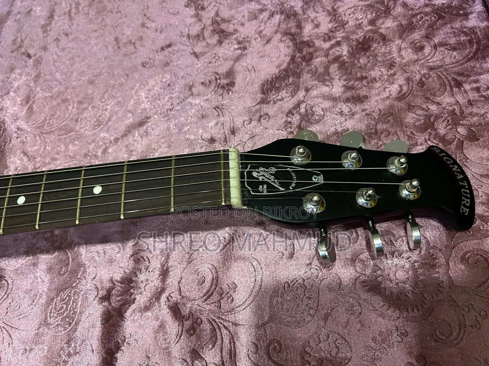 Signature Acoustic 6 String Guitar for Sell