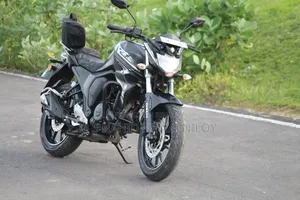 ইয়ামাহা এফজেডএস ভি২ ২০২২ কালো