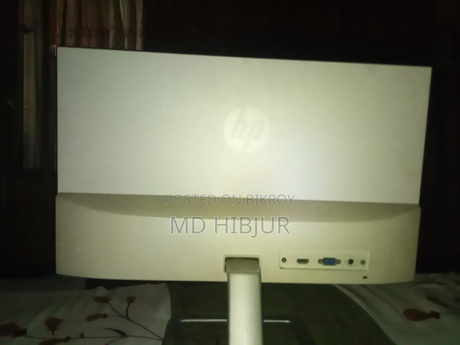 22 Inch White Colour Monitor