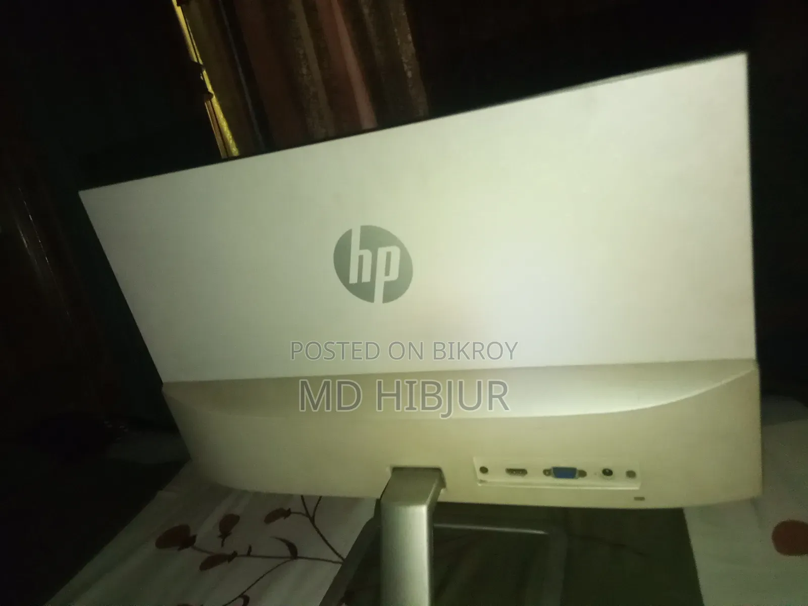 22 Inch White Colour Monitor