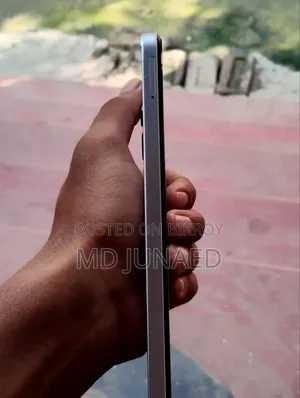 রিয়েলমি ১২ ১২৮ জিবি হোয়াইট