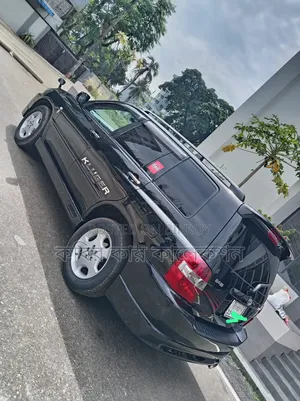টয়োটা ক্লুজার ২০০৫ কালো