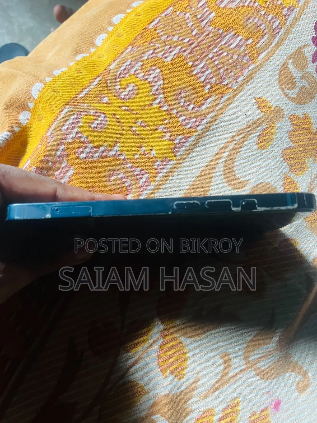 ইএল ১২৮ জিবি নীল